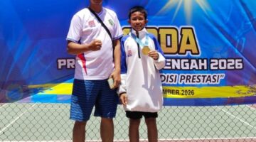 Atlet cabor tenis lapangan Rafas (12) bawa pulang emas pada pekan POPDA Jateng 2026. Foto: Istimewa