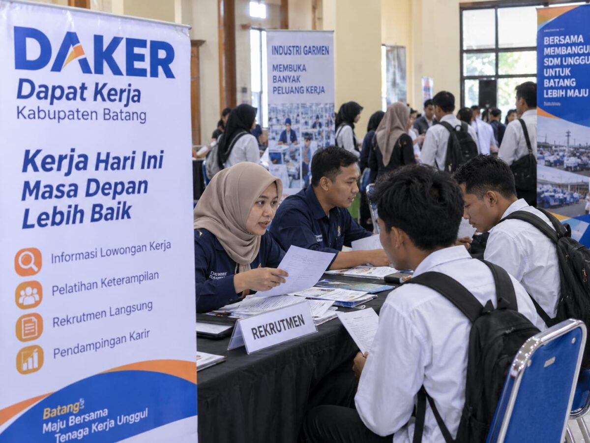 Hingga 7 September 2026 Pemerintah Kabupaten Batang telah menempatkan 1.685 pencari kerja melalui  program DAKER, Selasa (8/9/26). Foto: Ilustrasi AI