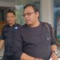 Sekretaris DPC Partai Gerindra Kabupaten Pekalongan Andung Supriyagi keluar Gedung Kejari setempat usai diperiksa penyidik Kejati, Selasa (8/9/26). Foto: Istimewa