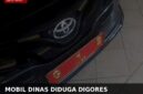 Mobil dinas Bupati Pekalongan dirusak dengan cara digores bodinya oleh orang tidak dikenal, Selasa (8/9/26). Foto: Istimewa & Ilustrasi AI