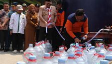 Sebanyak 41 tanki air bersih disalurkan ke masyarakat yang terdampak kekeringan di Kota Tegal, Senin (7/9/26). Foto: Istimewa