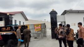 Pemkab Banyumas saat melakukan sidak pabrik bata ringan PT IKN di Desa Losari, Selasa (8/9/26). Foto: Istimewa