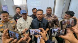 Pembina Bintang Automotif Irjen Pol Agus Suryonugroho didampingi Bupati Batang M Faiz Kurniawan dan Kapolresta Batang Kombes Pol Suwarno usai konfetensi pers, Jumat (11/9/26).