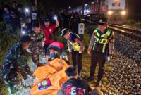 Lansia yang bekerja sebagai petani di Batang dilaporkan tewas tertemper kereta api saat berjalan di rel Desa Ponowareng, Sabtu (12/9/26). Foto: Istimewa & AI