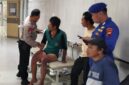 Budi Riyanto korban selamat kecelakaan kapal di muara Pelabuhan Pekalongan sedang dimintai keterangan usai dirawat di IGD RS Budirahayu, Sabtu (12/9/26).