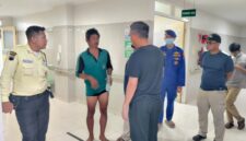 Budi Riyanto rekan dari Muhayat yang menjadi korban meninggal setelah kapalnya pecah dihantam ombak di muara Pelabuhan Pekalongan, Sabtu (12/9/26).