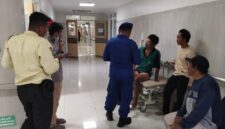 Budi Riyanto nelayan korban kapal karam di muara Pelabuhan Pekalongan sedang dimintai keterangan oleh polisi, Sabtu (12/9/26) malam.