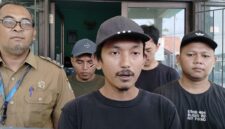 Tim kreatif karnaval M Akhid mengungkap asal kostum dan ide aksi teatrikal yang dikaitkan dengan ritual satanik berasal dari Malang dan Youtube, Senin (14/9/26).