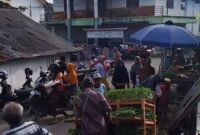 Suasana pagi di Pasar Mukti Makmur Desa Karangpucung yang masih menyimpan persoalan sewa kios dan menjadi keluhkan pedagang, Selasa (15/9/26). Foto: Istimewa