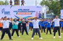 Bupati Batang M Faiz Kurniawan senam bersama usai Apel Besar Haornas di Lapangan Pendopo setempat, Jumat (18/9/26). Foto: Istimewa & Ilustrasi AI