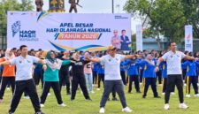 Bupati Batang M Faiz Kurniawan senam bersama usai Apel Besar Haornas di Lapangan Pendopo setempat, Jumat (18/9/26). Foto: Istimewa & Ilustrasi AI