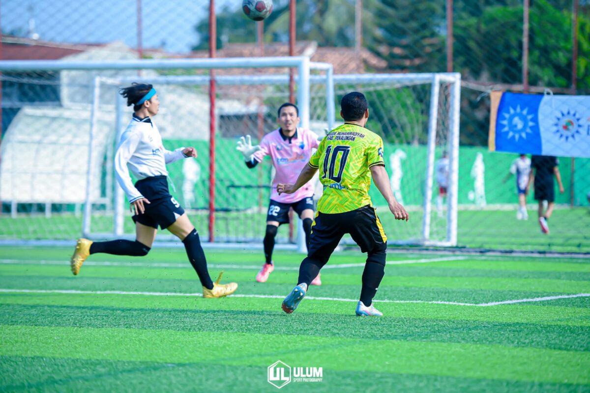 BTM Muhammadiyah menghimpun donasi amal untuk membantu korban gempa NTT melalui laga amal mini soccer di Titik Temu Sport Center, Kedungwuni, Sabtu (19/9/2026).