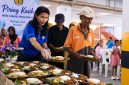 WKRI Cabang Pekalongan membagikan makanan dan pakaian layak pakai kepada masyarakat dalam kegiatan Piring Kasih di Gereja Katolik Santo Petrus Pekalongan, Senin (21/9/2026). Foto: Istimewa & AI