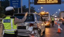 Kasat Lantas Polresta Batang Kompol Dwi Panji Lestari mengungkap kecelakaan di wilayah Batang mengalami penurunan pada 2026, namun jalan tol masih menjadi titik rawan dengan fatalitas kecelakaan yang lebih tinggi, Senin (21/9/26). Foto: Ilustrasi AI