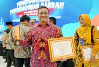 Wali Kota Pekalongan Afzan Arslan Djunaid tersenyum ceria setelah sukses meraih Terbaik 3 Nasional Kategori Kota dalam ajang Penghargaan Pembangunan Daerah (PPD) 2026 yang diselenggarakan oleh Kementerian PPN/Bappenas, Rabu (30/9/26). Foto Dok Pemkot Pekalongan