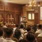 Bupati Batang M Faiz Kurniawan saat memberikan arahan kepada PPPK Paruh Waktu di aula setempat terkait pelayanan kepada masyarakat, Sabtu (13/10/26). Foto: dok Kominfo Batang/AI