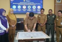Penandatanganan komitmen OPD di Kota Pekalongan dalam memperkuat percepatan penerapan standar di seluruh posyandu 6 SPM, Senin (12/10/26). Foto: dok Pemkot Pekalongan/AI