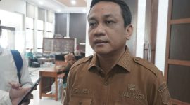 Wali Kota Pekalongan Afzan Arslan Djunaid saat menanggapi adanya pekerja migran yang terlantar di Dubai, Senin (12/10/26). Foto: Dok Pemkot Pekalongan