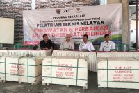 PT BPI bekerjasama dengan DKP Kabupaten Batang dan BP3 menyelenggarakan pelatihan perawatan mesin perahu bagi puluhan nelayan Roban Barat, Rabu (14/12/26).