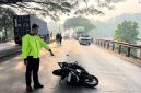 Polisi sedang menangani kasus kecelakaan maut yang menghilangkan nyawa seorang pemotor di Jalur Pantura Banyuputih, Kamis (15/10/26). Foto: dok Satlantas Polresta Batang