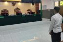 Terdakwa pelaku kekerasan seksual Muhammad Ilham Ramdahani divonis empat tahun oleh Majelis Hakim PN Pekalongan yang disambut tangis kecewa oleh keluarga korban, Rabu (21/10/26).