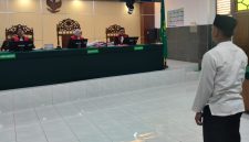 Terdakwa pelaku kekerasan seksual Muhammad Ilham Ramdahani divonis empat tahun oleh Majelis Hakim PN Pekalongan yang disambut tangis kecewa oleh keluarga korban, Rabu (21/10/26).