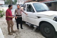 Penampakan mobil bak terbuka warna putih bertuliskan Kopdes Merah Putih diamankan polisi usai kejadian kecelakaan, Kamis (22/10/26). Foto: dok polisi