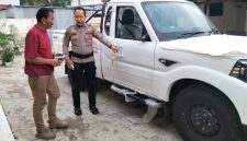 Penampakan mobil bak terbuka warna putih bertuliskan Kopdes Merah Putih diamankan polisi usai kejadian kecelakaan, Kamis (22/10/26). Foto: dok polisi