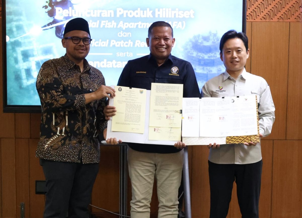 Penandatanganan MoU oleh Bupati Batang M. Faiz Kurniawan, Rektor Undip Suharnomo, Chief Operating Officer PT Bhimasena Power Indonesia Naofumi Yasuda, Senin (26/10/26). Foto: dik istimewa