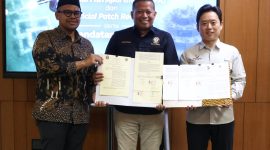 Penandatanganan MoU oleh Bupati Batang M. Faiz Kurniawan, Rektor Undip Suharnomo, Chief Operating Officer PT Bhimasena Power Indonesia Naofumi Yasuda, Senin (26/10/26). Foto: dik istimewa