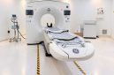 Alat CT Scan 64 Slice di ruang pemeriksaan radiologi RSUD Bendan Kota Pekalongan untuk mendukung diagnosis stroke dan berbagai kondisi medis yang membutuhkan pemeriksaan cepat. Layanan ini ditargetkan dapat melayani pasien BPJS Kesehatan mulai 1 November 2026 setelah persetujuan BPJS selesai. (foto: dok istimewa/AI)