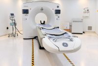 Alat CT Scan 64 Slice di ruang pemeriksaan radiologi RSUD Bendan Kota Pekalongan untuk mendukung diagnosis stroke dan berbagai kondisi medis yang membutuhkan pemeriksaan cepat. Layanan ini ditargetkan dapat melayani pasien BPJS Kesehatan mulai 1 November 2026 setelah persetujuan BPJS selesai. (foto: dok istimewa/AI)