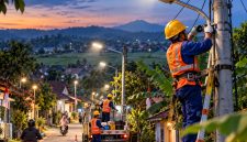Pemkab Batang mulai melakukan pemasangan 9.100 lampu penerangan jalan di seluruh desa pada Desember 2026 hingga Desember 2027. (foto: ilustrasi AI)