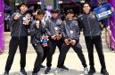 Atlet Esports Kota Pekalongan berpose bersama medali perak yang diraih pada nomor Free Fire beregu dalam Porprov Jawa Tengah 2026 di Kendal, 26–29 Oktober 2026. Prestasi ini menjadi hasil perjuangan tim dalam menghadapi persaingan antardaerah, Jumat (30/10/26). (foto: dok istimewa/AI)